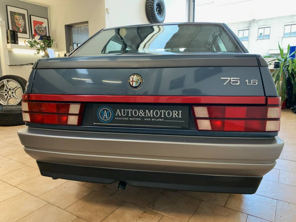 Image 22/30 of Alfa Romeo 75 1.6 (1989)