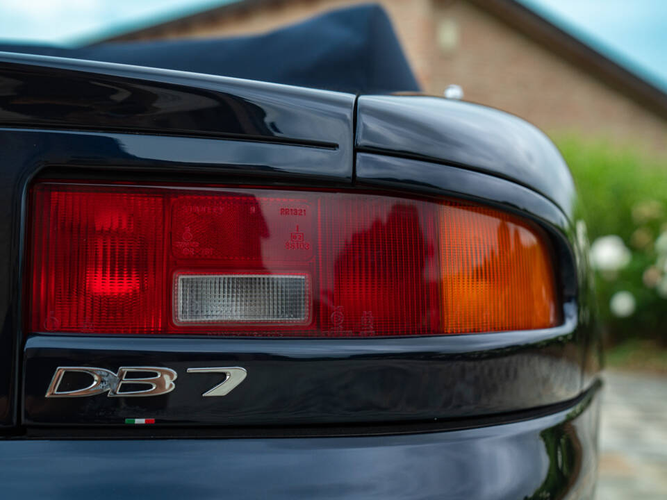 Bild 9/37 von Aston Martin DB 7 Volante (1998)