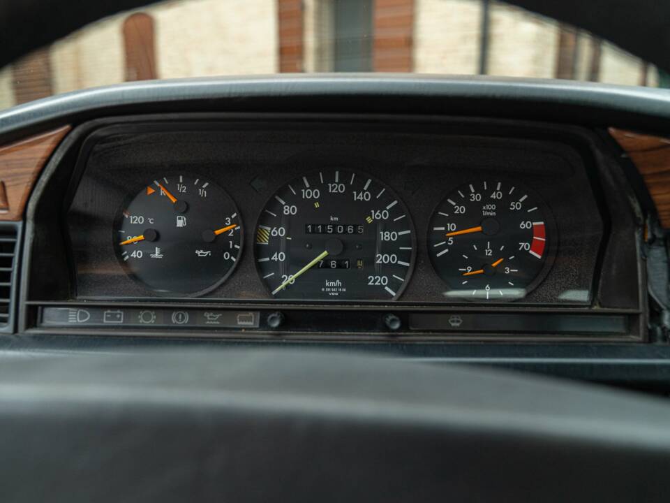 Image 39/50 of Mercedes-Benz 190 E 1.8 (1991)