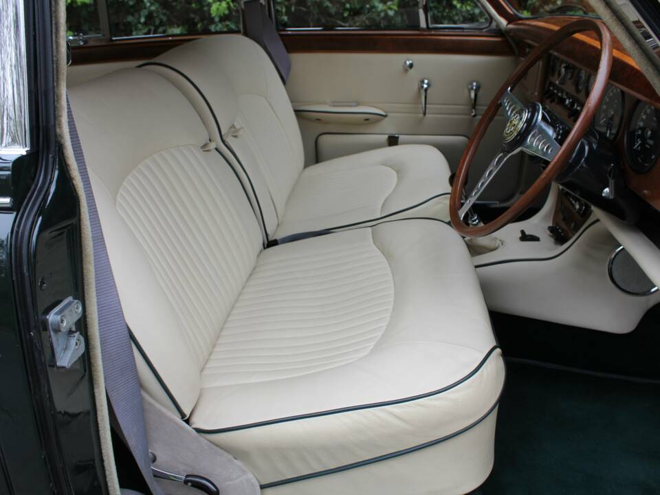 Image 9/20 of Jaguar S-Type 3.4 (1968)