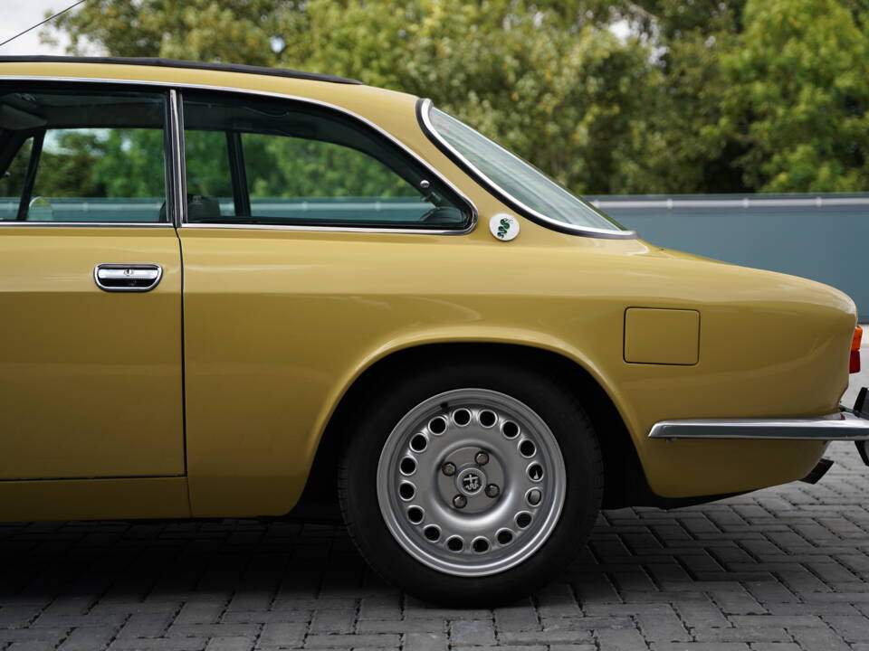 Bild 40/50 von Alfa Romeo 2000 GT Veloce (1975)