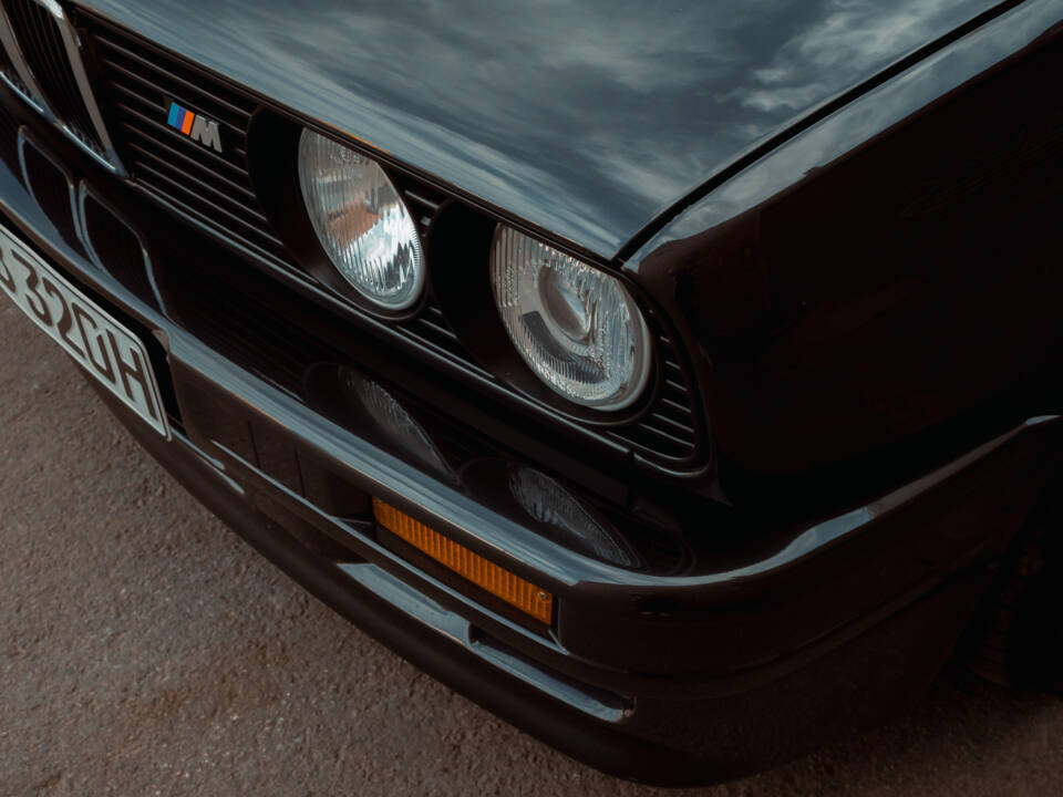 Image 15/42 of BMW 320is (1989)
