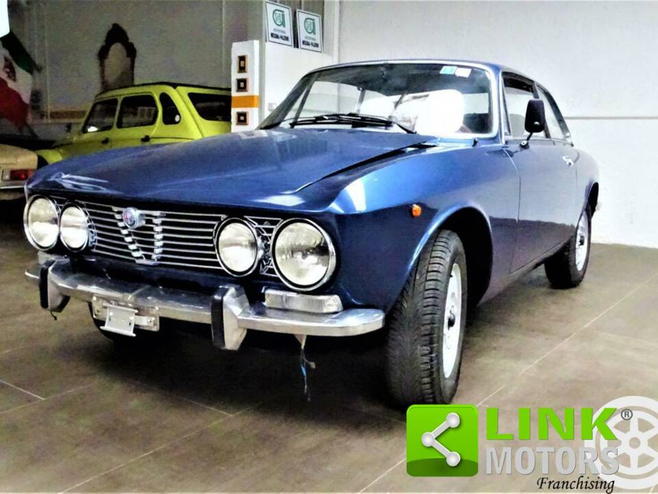 Immagine 4/10 di Alfa Romeo 2000 GT Veloce (1971)