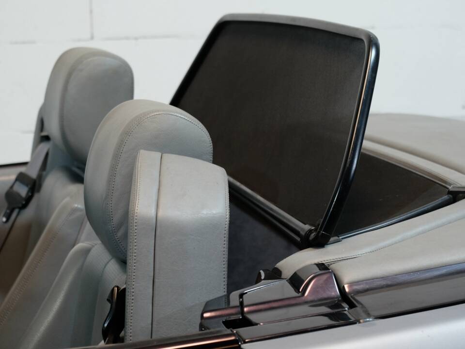 Image 26/34 of Mercedes-Benz 500 SL (1991)