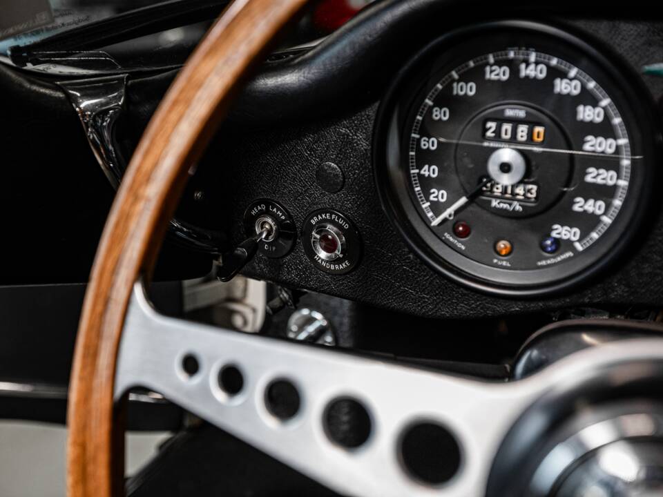 Image 26/53 de Jaguar E-Type (1970)