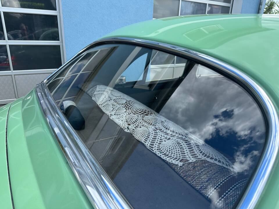 Immagine 23/70 di Packard Deluxe Eight Club Sedan (1950)