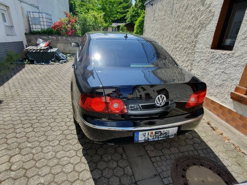 Image 14/18 of Volkswagen Phaeton W12 (2009)