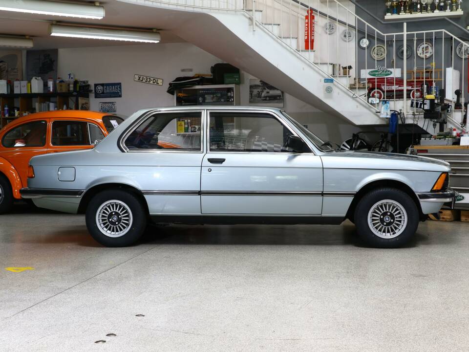 Immagine 9/22 di BMW 318i (1981)