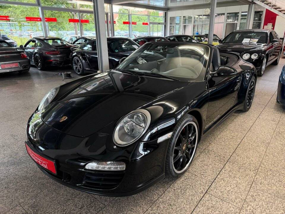 Afbeelding 34/43 van Porsche 911 Carrera 4 GTS (2011)