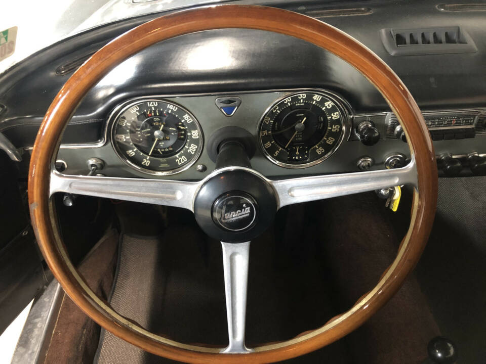 Immagine 21/33 di Lancia Flaminia GTL 2.8 Touring (1965)