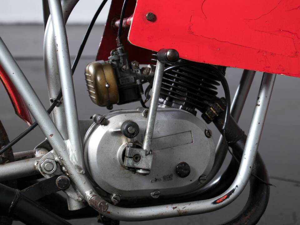 Image 6/11 of MV Agusta DUMMY (1974)