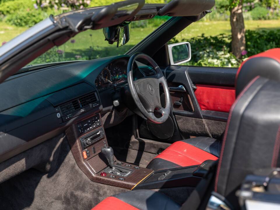 Image 21/50 of Mercedes-Benz SL 320 &quot;Mille Miglia&quot; (1995)