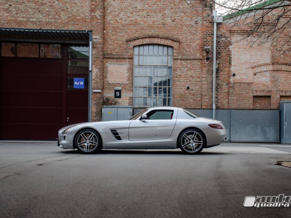 Afbeelding 2/18 van Mercedes-Benz SLS AMG (2011)