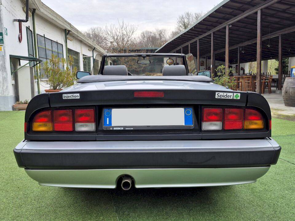 Afbeelding 12/70 van Alfa Romeo 2.0 Spider QV (1987)