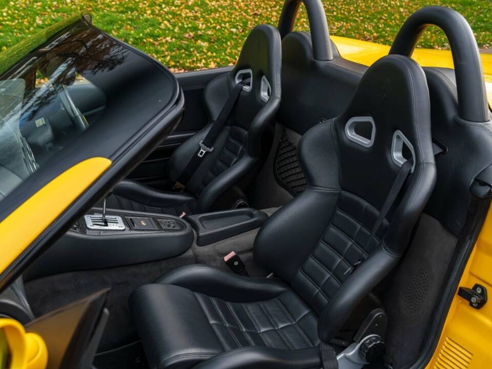 Immagine 26/30 di Ferrari 550 Barchetta (2001)