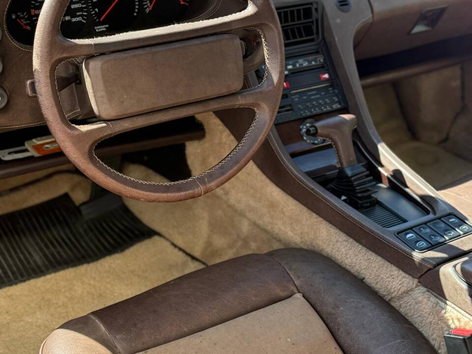 Image 26/28 of Porsche 928 S4 (1987)