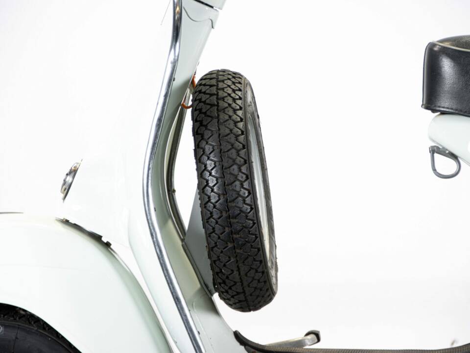 Image 22/50 de Piaggio Vespa 125 Super (1966)