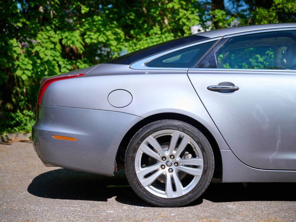 Bild 16/50 von Jaguar XJ 5.0 (2012)