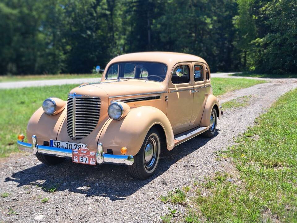 Bild 5/22 von Chrysler Royal Sedan (1938)