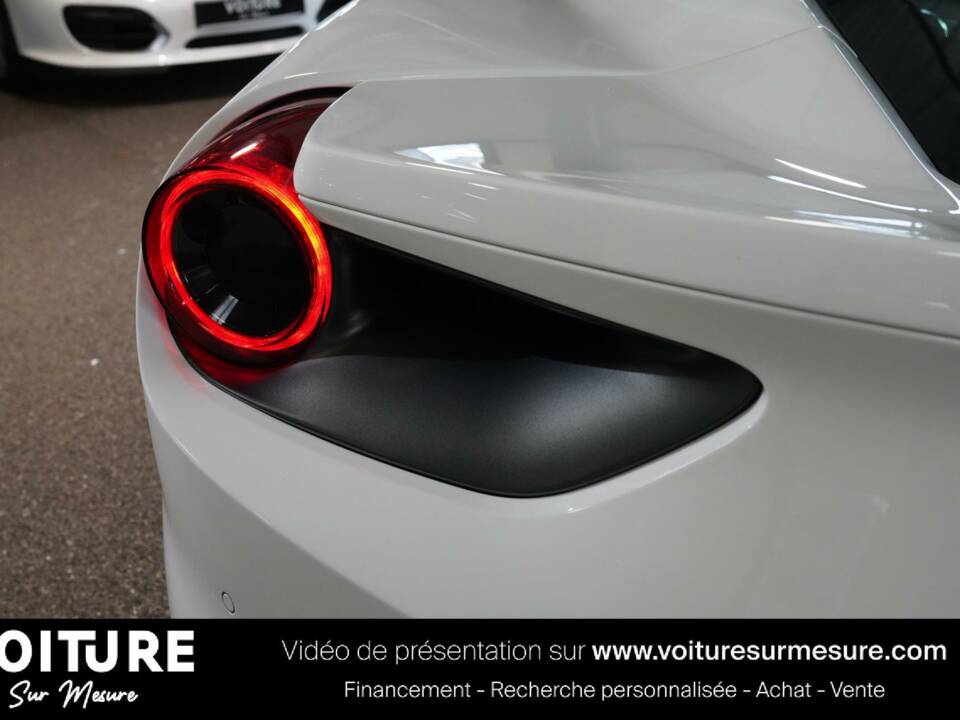 Image 38/50 of Ferrari 488 GTB (2015)