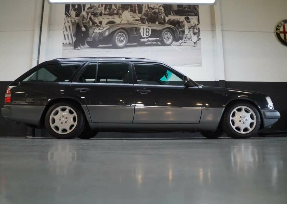 Bild 3/50 von Mercedes-Benz E 280 T (1994)