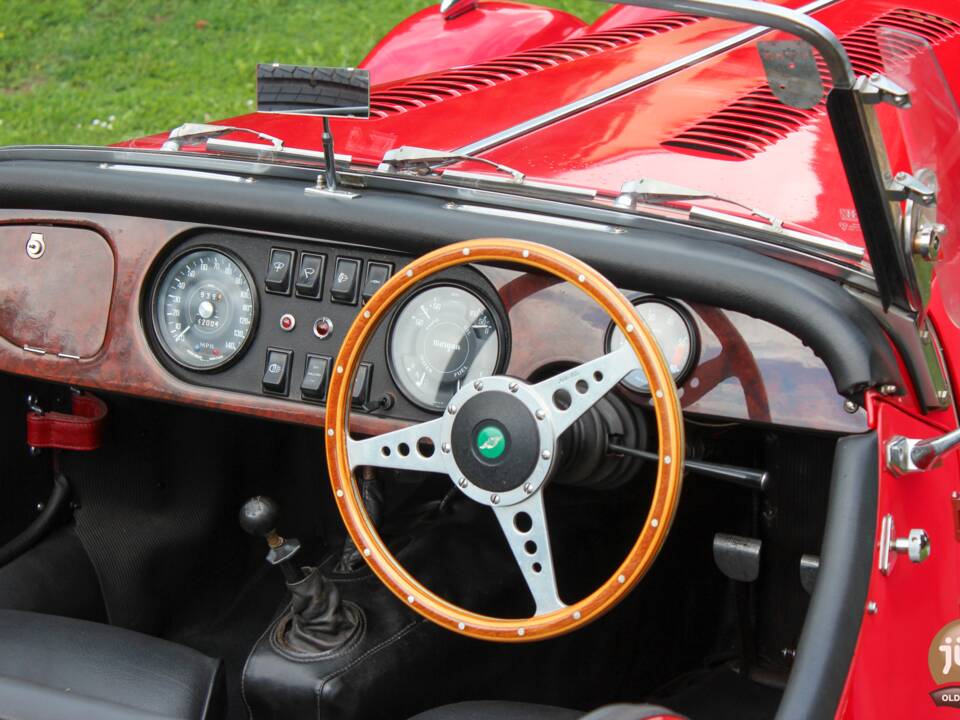 Bild 23/26 von Morgan Plus 8 (1976)