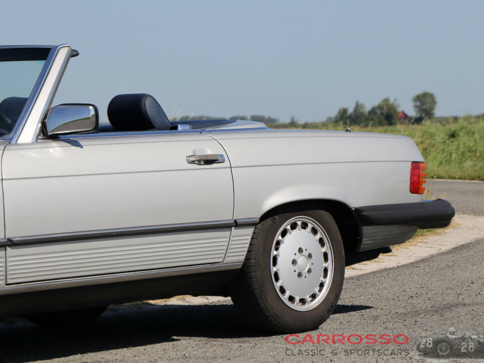 Image 28/50 of Mercedes-Benz 560 SL (1988)