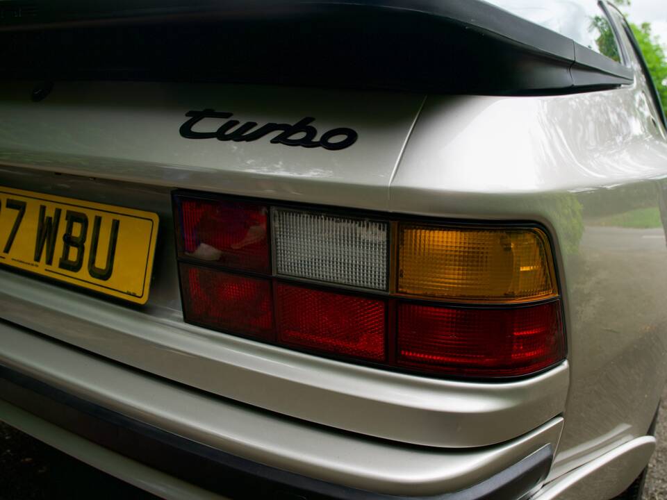 Image 10/24 of Porsche 944 Turbo (1988)