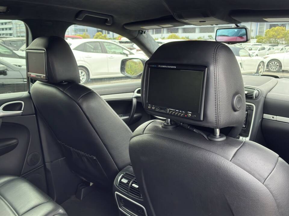 Image 28/50 of Porsche Cayenne Turbo (2007)