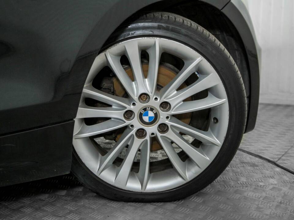 Image 44/50 de BMW 120i (2008)