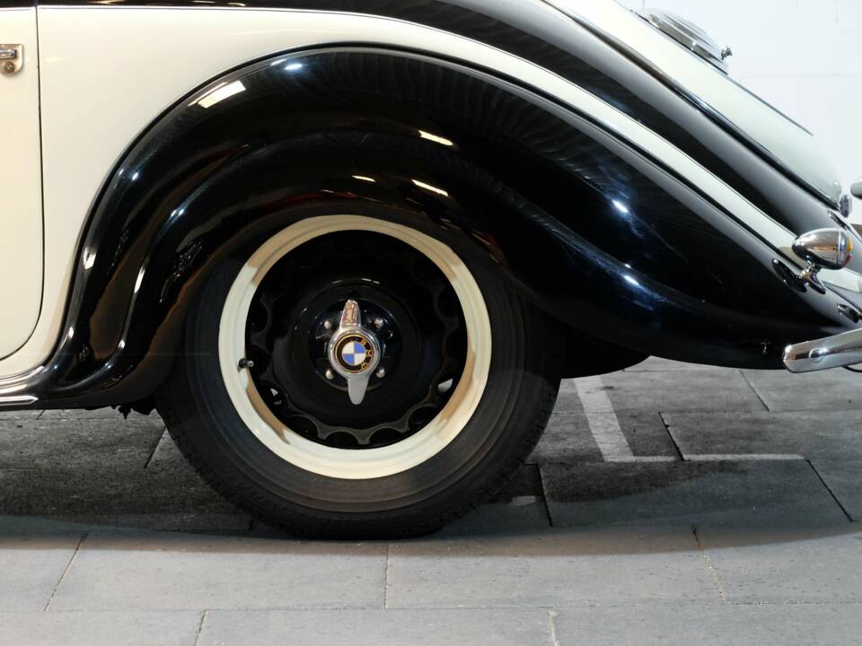 Image 19/33 de BMW 327 (1940)