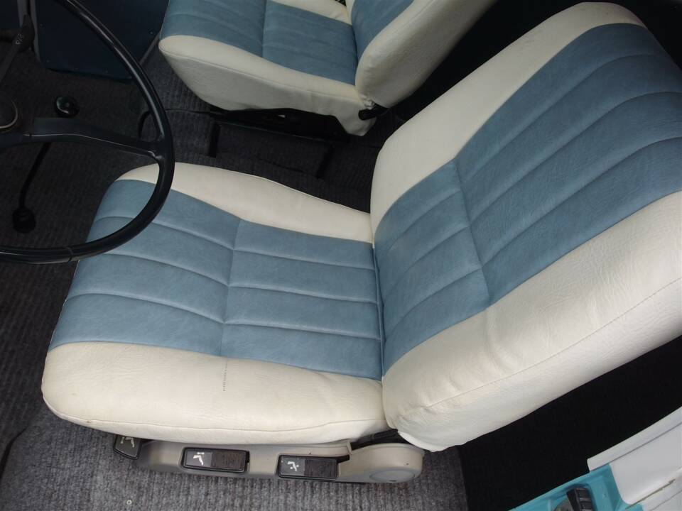 Bild 53/99 von Volkswagen T2b Kastenwagen (1977)