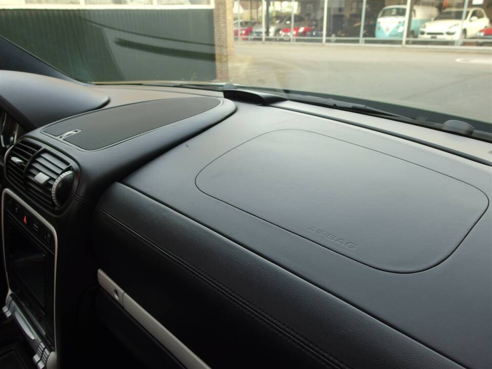 Image 51/99 of Porsche Cayenne Turbo (2007)