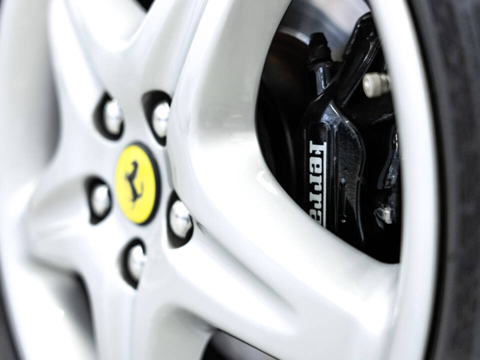 Image 29/55 of Ferrari F 355 Berlinetta (1994)