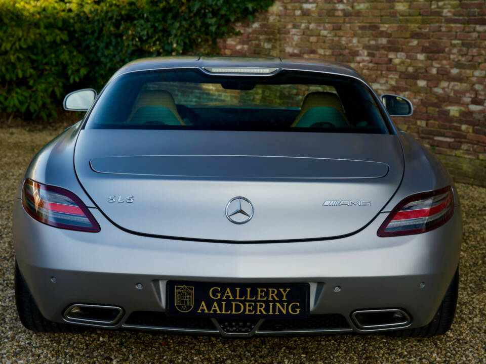 Imagen 6/50 de Mercedes-Benz SLS AMG (2011)