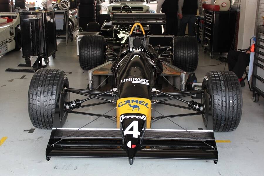 Bild 7/28 von Tyrrell 017 (1988)