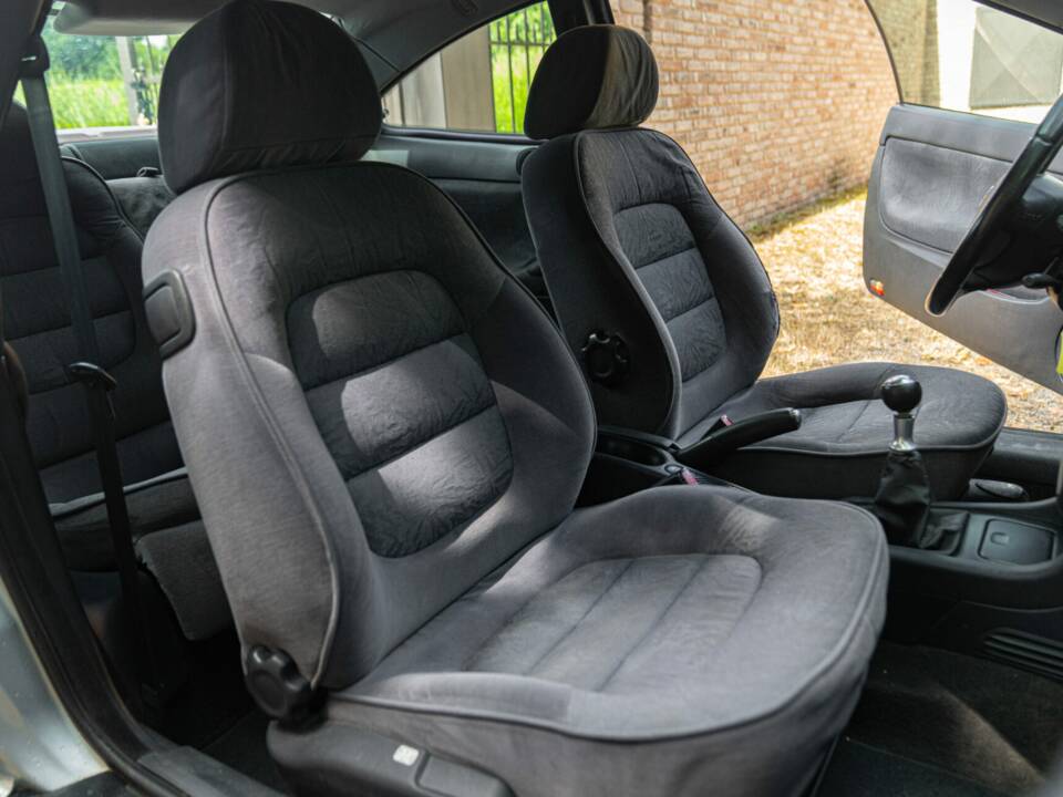Obraz 23/48 pojazdu Peugeot 406 Coupé 2.0 16V (2000)