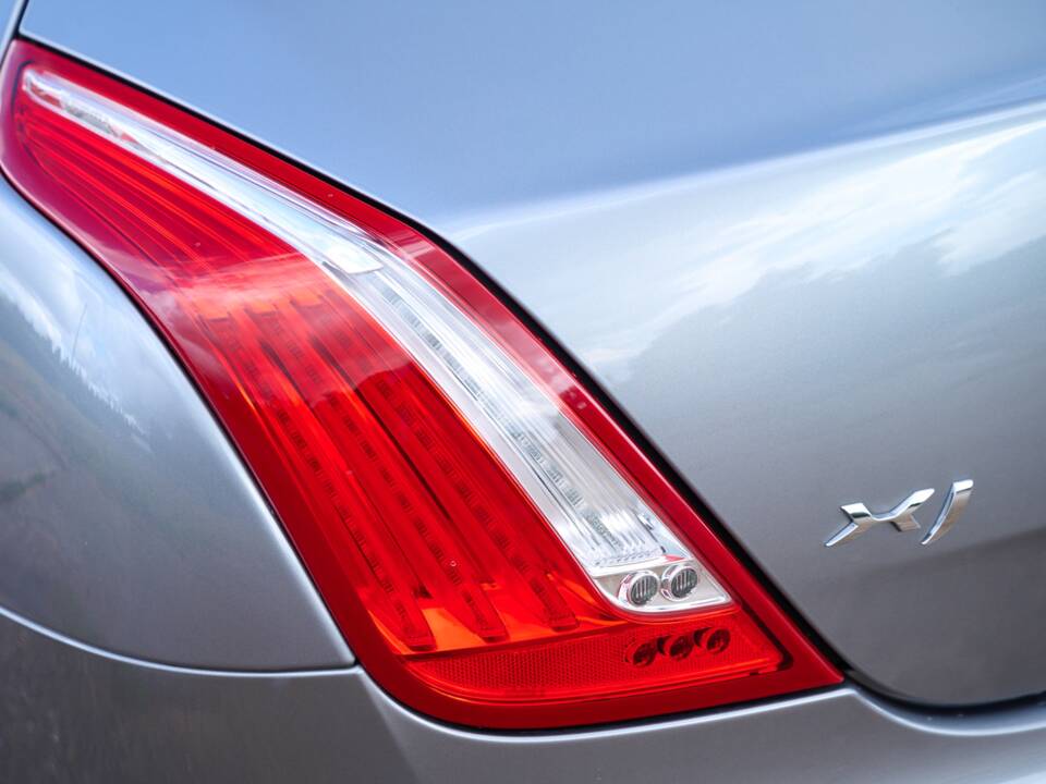 Bild 32/50 von Jaguar XJ 5.0 (2010)