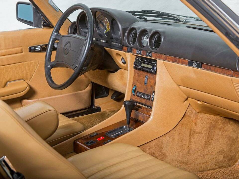 Image 18/20 of Mercedes-Benz 560 SL (1987)