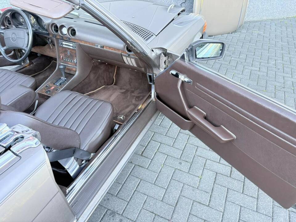 Image 30/50 of Mercedes-Benz 560 SL (1987)