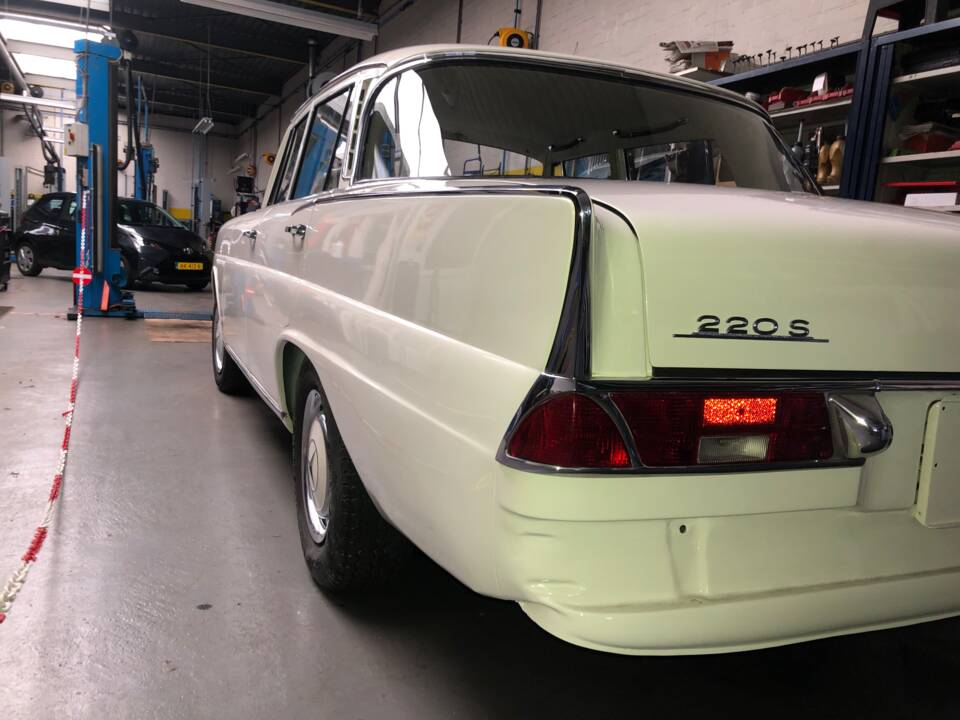 Image 64/64 of Mercedes-Benz 220 S b (1965)