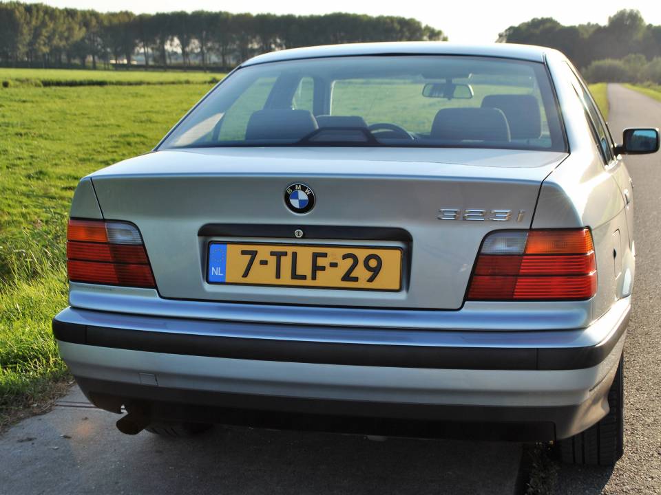 Imagen 45/50 de BMW 323i (1996)