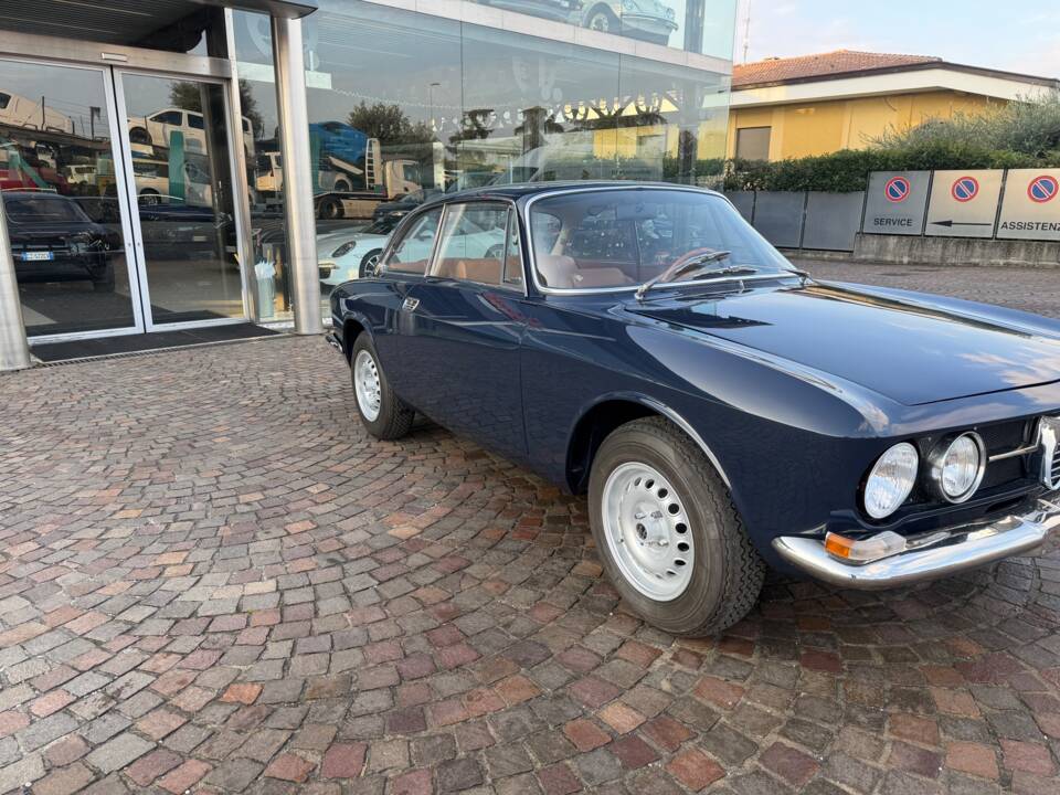 Image 11/27 of Alfa Romeo 1750 GT Veloce (1969)