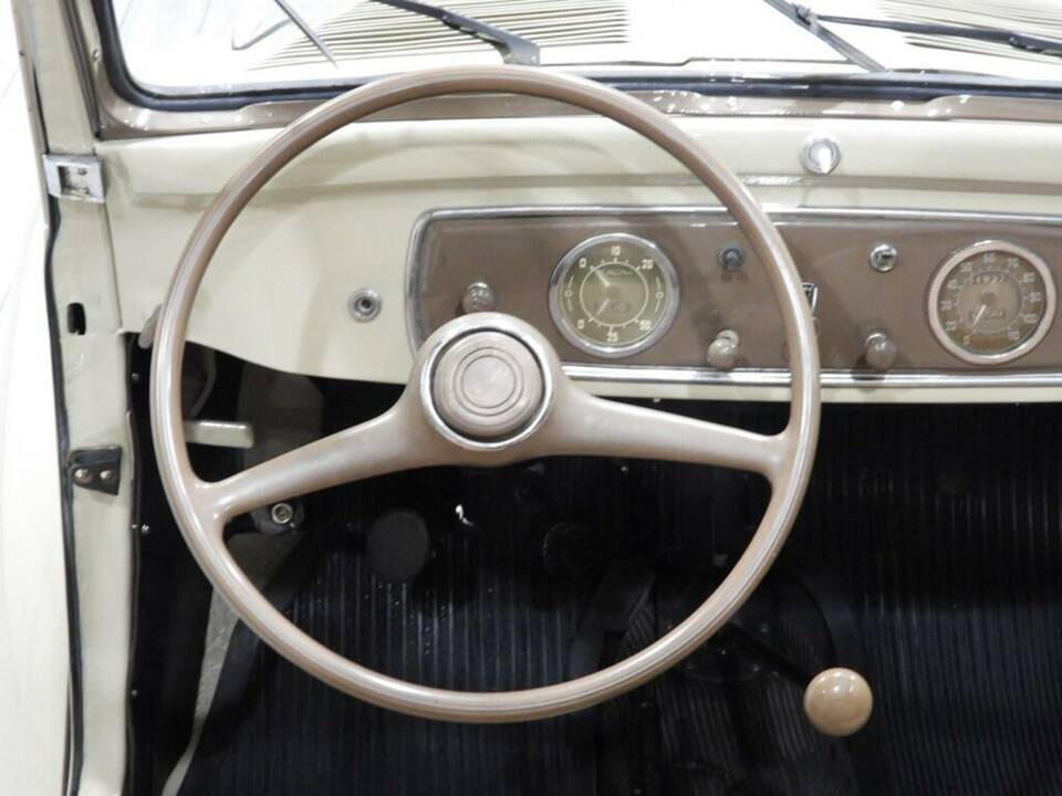 Image 6/15 of FIAT 500 C Topolino (1952)