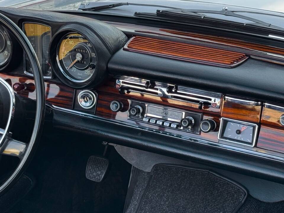 Immagine 8/12 di Mercedes-Benz 280 SE (1968)