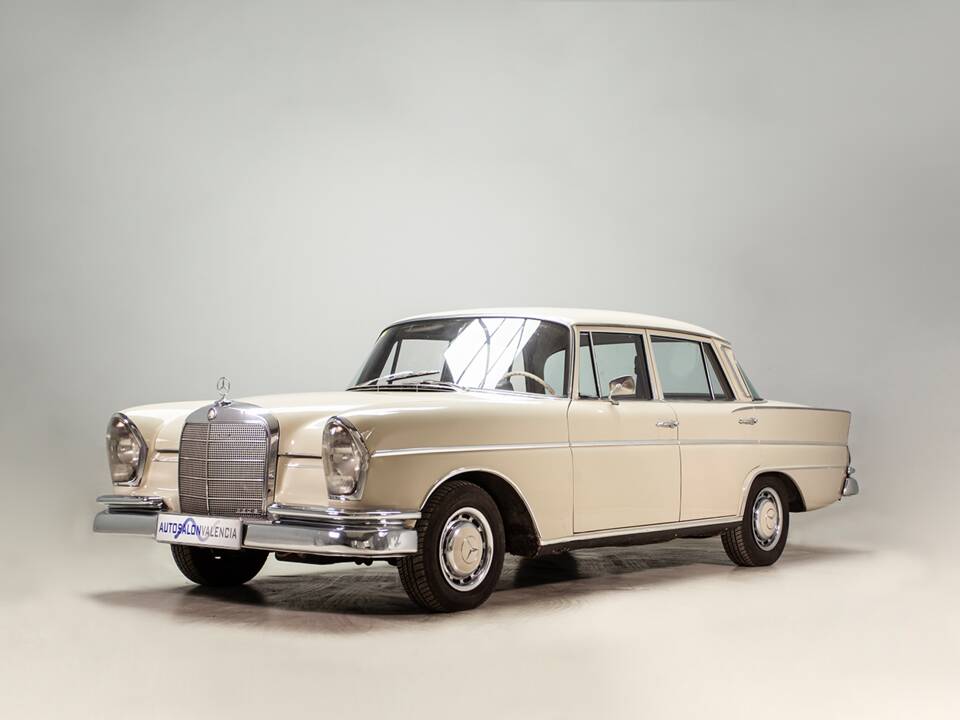 Imagen 3/32 de Mercedes-Benz 220 SE b (1965)