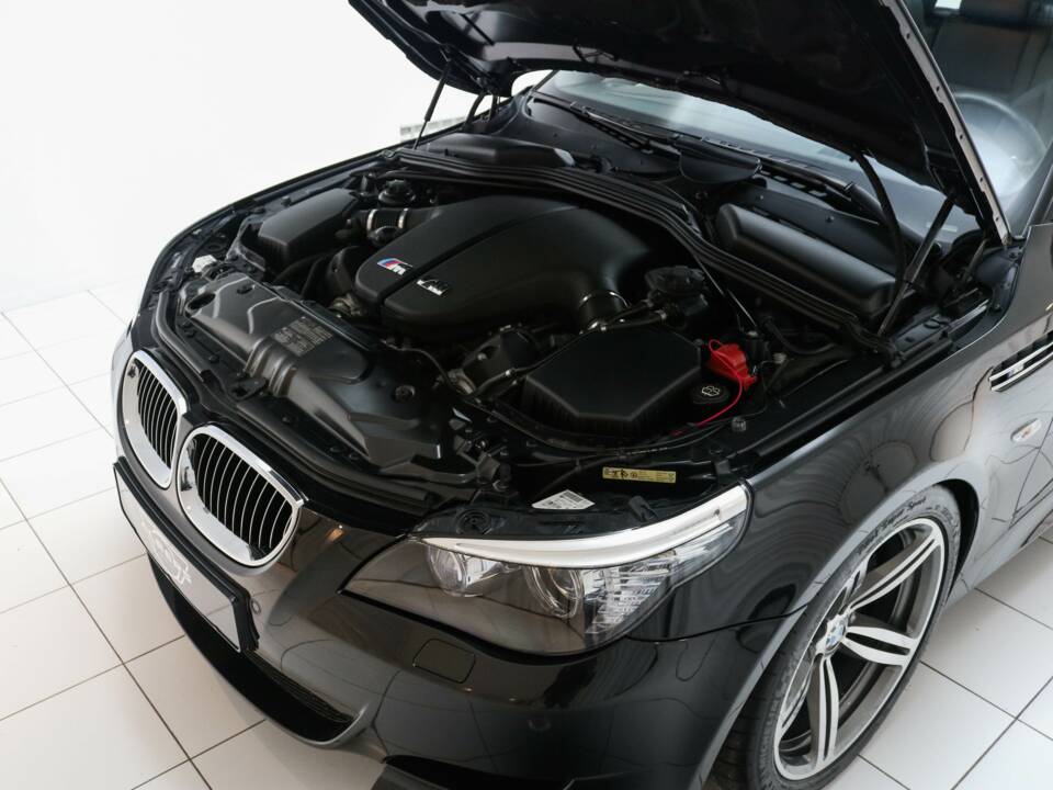 Bild 10/21 von BMW M5 Touring (2009)
