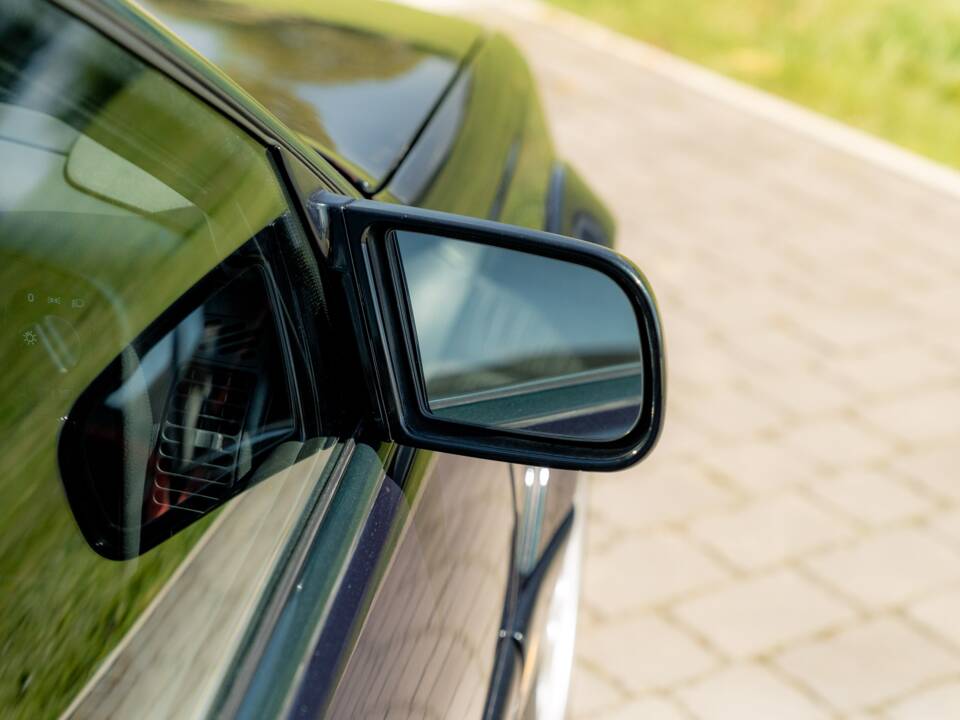 Image 72/75 of Lotus Carlton (1991)