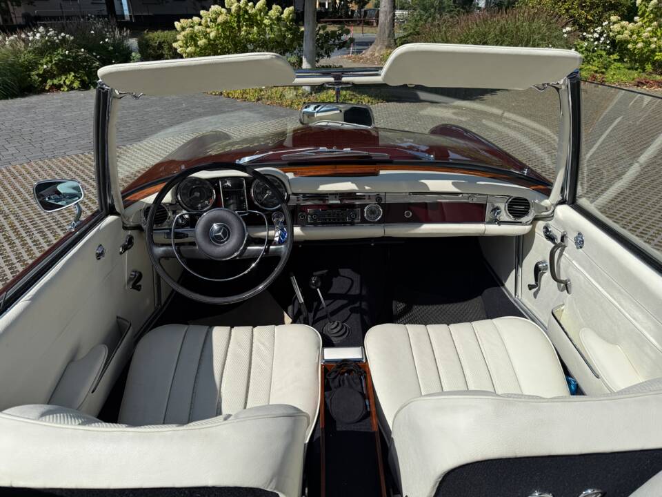 Image 16/29 of Mercedes-Benz 230 SL (1965)