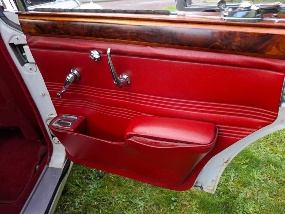 Image 35/68 de Jaguar Type S 3.4 (1964)